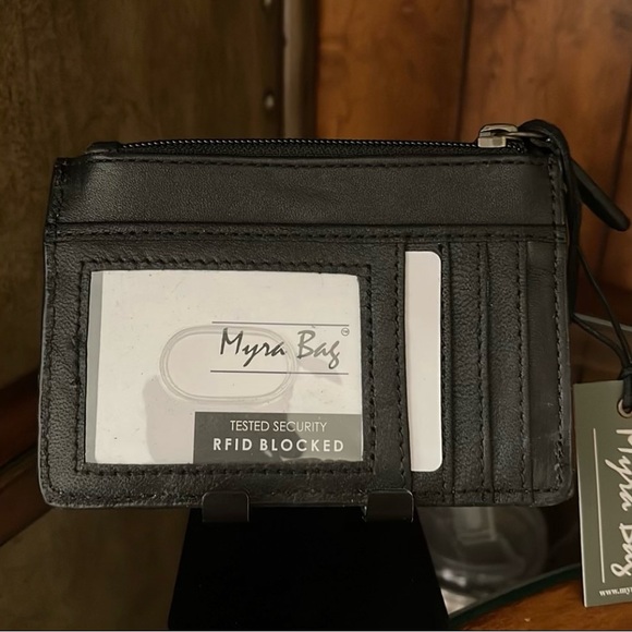 Myra RADIANT SUNFLOWERS HAND-TOOLED
CREDIT CARD HOLDER - Picture 2 of 2